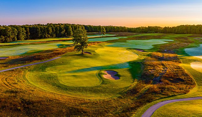 michigan-inn-seating-area Michigan lodge and inn