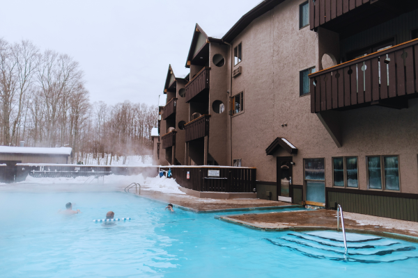 group-lodges-bar-81-1